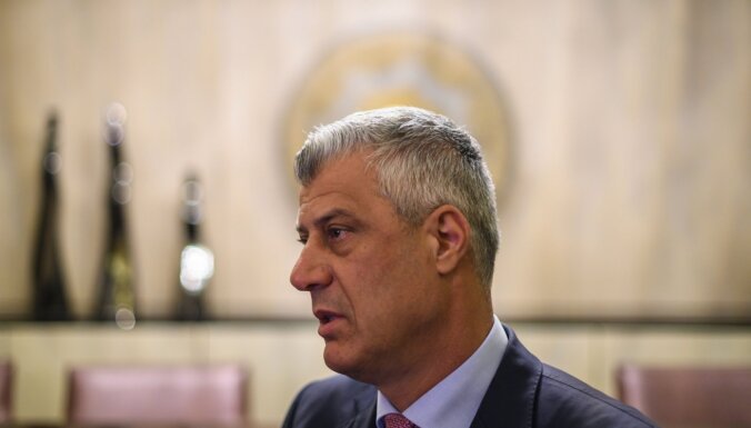 Kosovas prezidents atkāpjas no amata, lai stātos kara noziegumu tiesas priekšā