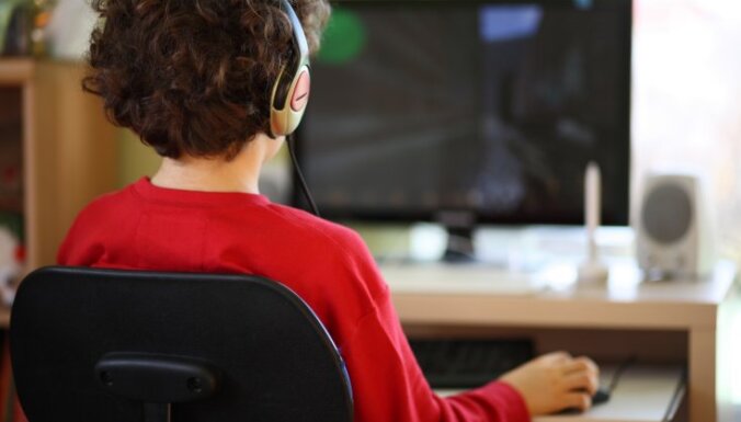 Praktiski padomi, kā gudri pārraudzīt bērna aktivitātes internetā