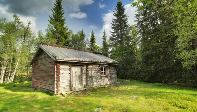 Bezmaksas nakšņošana Zviedrijā – pamesti namiņi pārtop tūristu mītnēs