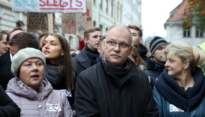 Mediķi piesaka vēl vienu protestu, prasot Saeimas un Viņķeles atkāpšanos