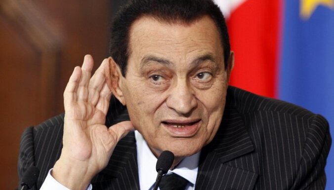 Turpina tiesāt gāzto Ēģiptes prezidentu Mubaraku