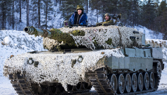 Šveices prezidents ir skeptiski noskaņots pret Vācijas vēlmi atpirkt tankus 'Leopard 2'