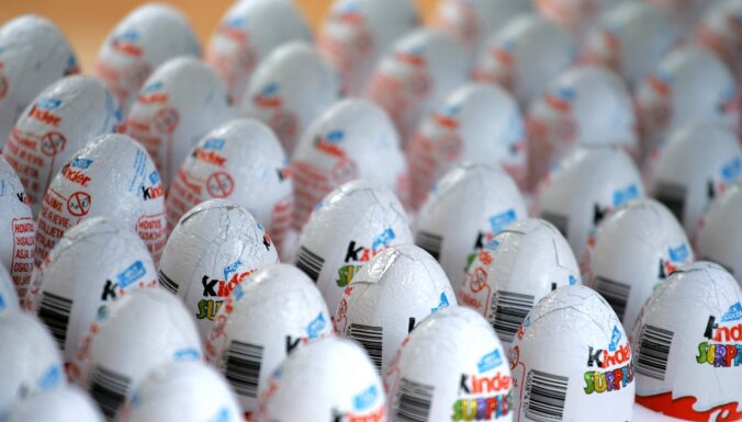 Salmonelozes dēļ Lielbritānijā atsauktas šokolādes olas 'Kinder Surprise'