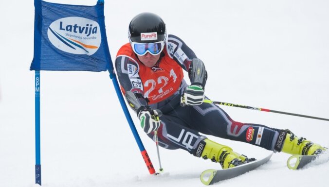 Kalnu slēpotājs Zvejnieks paliek bez rezultāta pasaules čempionāta milzu slalomā