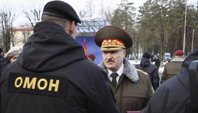 Лукашенко сказал, что Протасевичу грозит смертная казнь за "убийство людей" в Донбассе