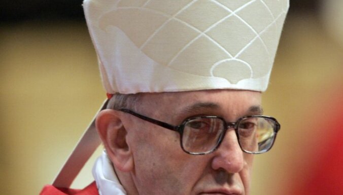 Журналисты выяснили зарплату Папы Римского