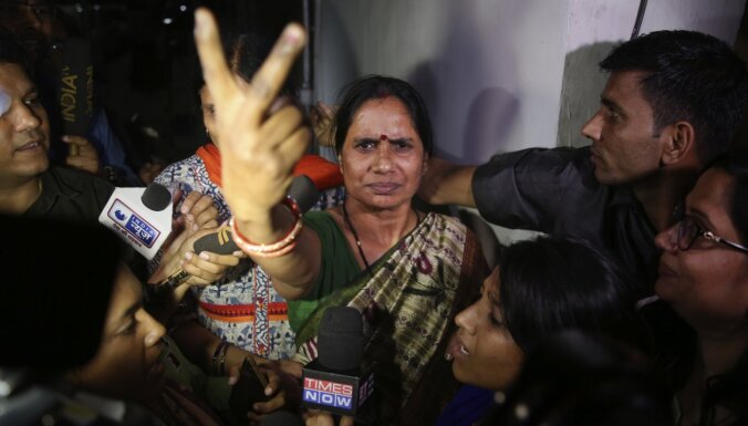 Indijā izpildīts nāvessods četriem grupveida izvarotājiem un slepkavām