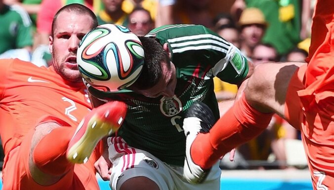 Голландия уводит из-под носа у Мексики место в четвертьфинале