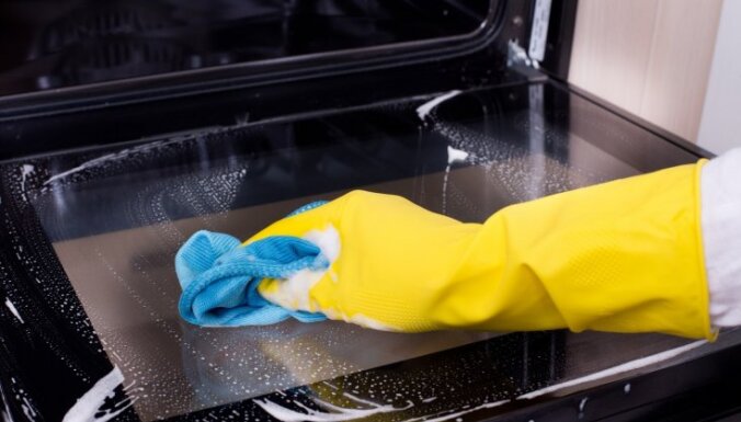 Пять распространенных ошибок, затрудняющих чистку духовки