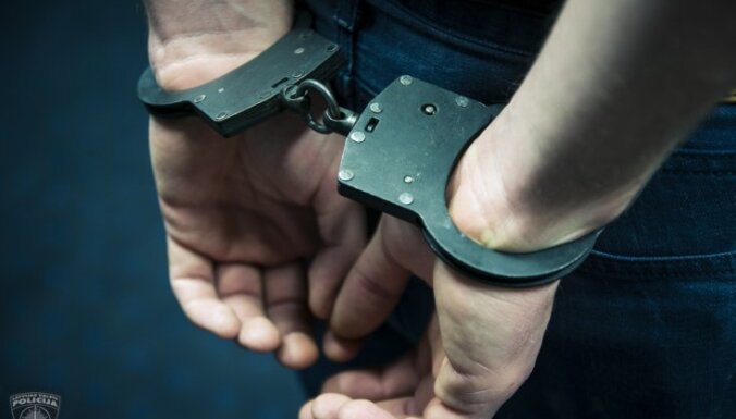Aizdomās par izvarošanu Čiekurkalnā un mēģinājumu Brasā aizturēts vīrietis