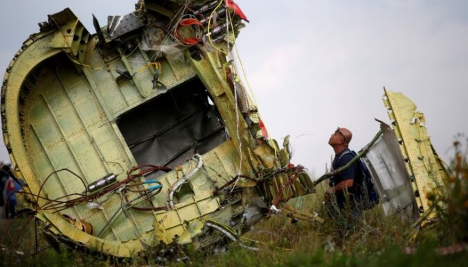 Krievijai jāuzņemas atbildība par Malaizijas pasažieru lidmašīnas notriekšanu, pauž ES un NATO