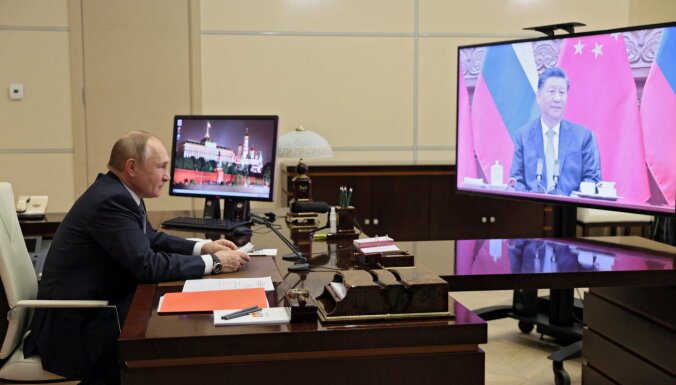 Putins videokonferencē ar Sji slavē Krievijas-Ķīnas sadarbību