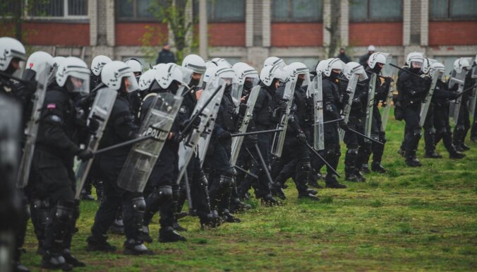 ФОТО. Спецназ и будущие полицейские провели учения по предотвращению массовых беспорядков