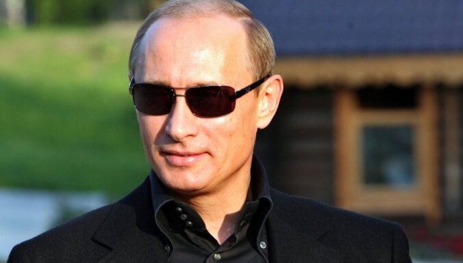 Aptauja: Putina popularitāte Krievijā kritusies līdz rekordzemam līmenim