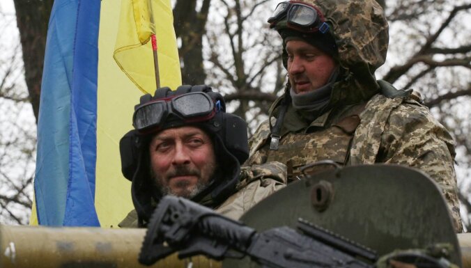 Ukrainas armija Donbasā atsitusi desmit krievu uzbrukumus