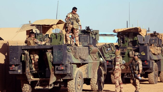 Makrons plāno būtiski samazināt Francijas karavīru skaitu Āfrikā