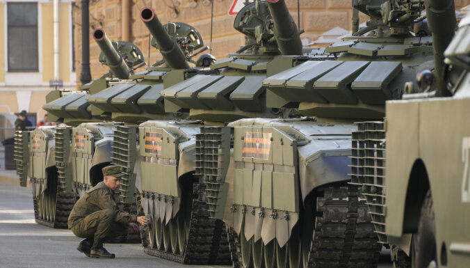 Британская разведка: Россия, вероятно, использует в наступлении на юге Украины танки 50-летней давности