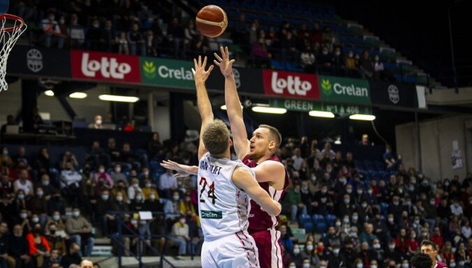 Latvijas basketbola izlase smagā galotnē notur uzvaru pret Beļģiju