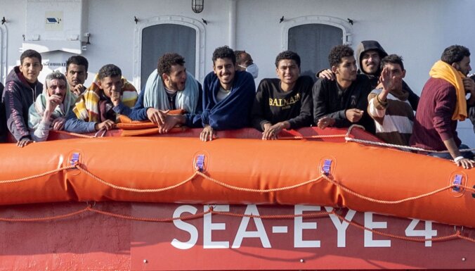 Застрявшим на Сицилии мигрантам разрешили сойти на берег