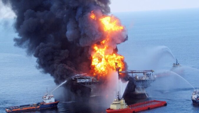 ФОТО-ТОП 15 событий в мире: нефть, вулкан и яичная атака