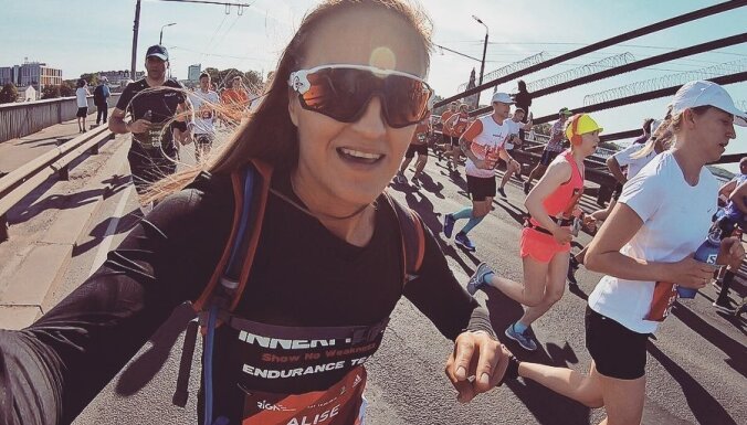 Ultramaratoniste Alise Miksta: visu, kas man pieder, es varu salikt mugursomā