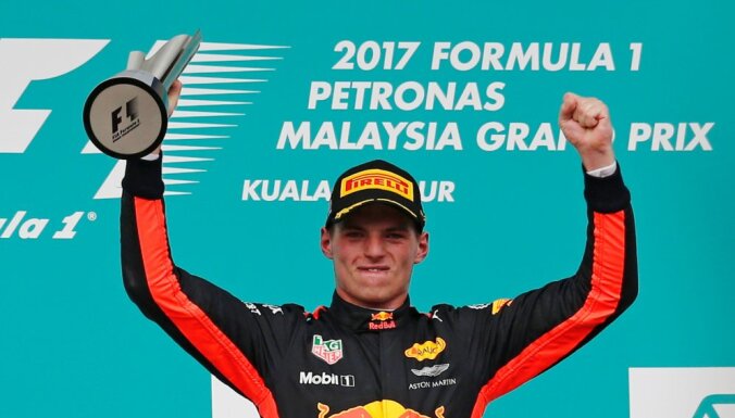 Гонщик "Формулы-1" Макс Ферстаппен выиграл Гран-при Малайзии