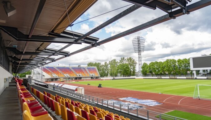 Foto: 'Daugavas' stadiona izbīdāmais jumts nodots ekspluatācijā