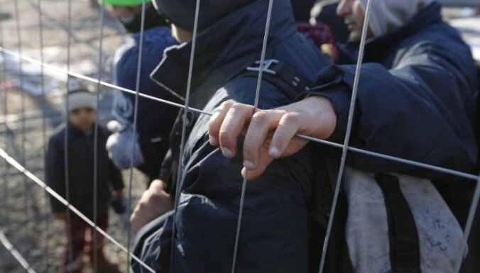 ES: Migrantu sūtīšana atpakaļ uz Grieķiju var atsākties martā