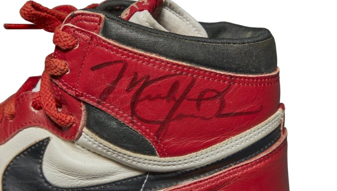 Кроссовки Майкла Джордана проданы на аукционе за рекордные 1,47 млн долларов