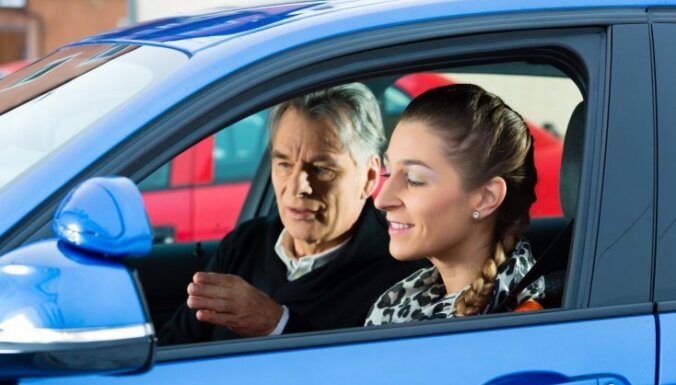 Vieglā auto vadītāja apliecības iegūšanas eksāmenā figūras būs jāveic ceļu satiksmē