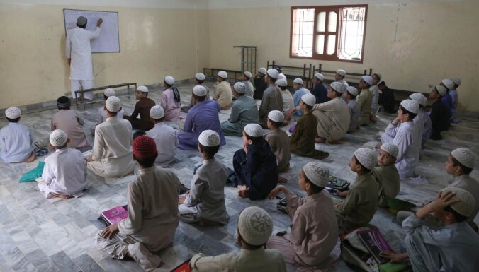 Pakistānas reliģiskajās skolās zeļ pedofilija, atklāj AP
