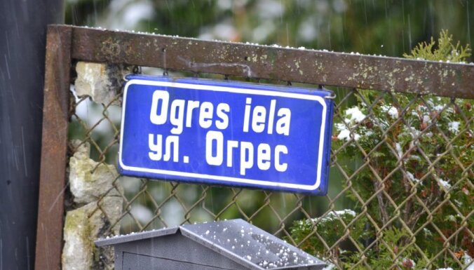 Raidījums: Valodas centrs Latgalē nav pamanījis ielu plāksnītes divās valodās