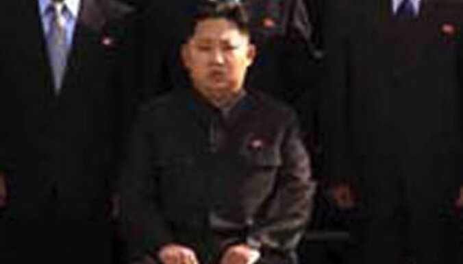 Ziemeļkorejiešu amatpersona apstiprina varas nodošanu Kima Čenira dēlam