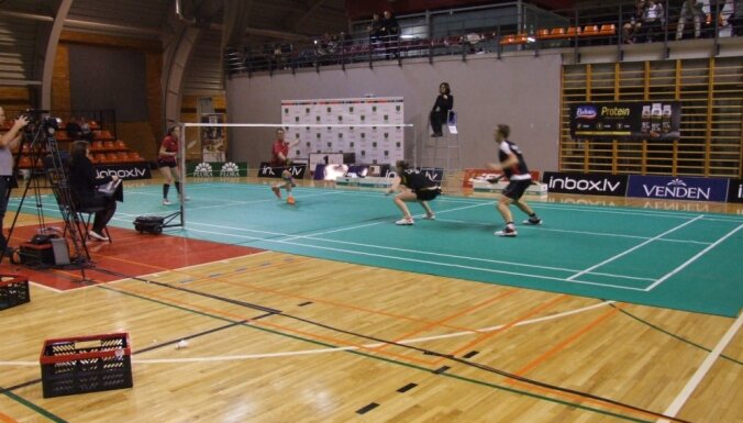 Foto: Latvijas badmintona čempionātā pa divām zelta medaļām iegūst Podosinoviks, Radovska un Romanova