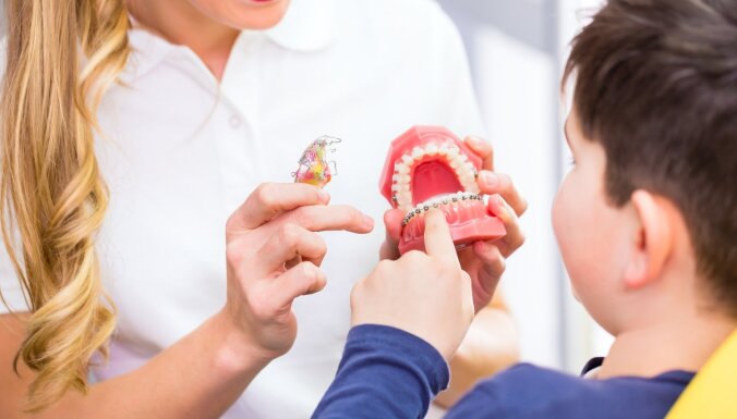 Skaidrojam, kas ir ortodonts un kādos gadījumos vecākiem bērnu vest pie speciālista