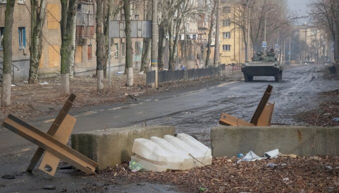 'Tā ir gaļas mašīna': Krievija Bahmutā katru dienu zaudē 500 cilvēkus, stāsta Rezņikovs