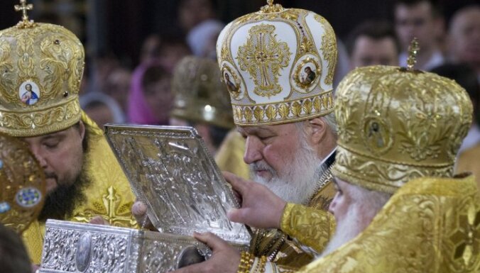 Kristiešu relikvija izraisa masu histēriju Maskavā