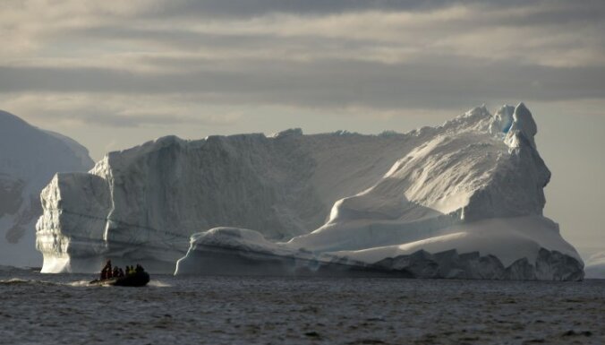 От антарктических льдов скоро отколется крупнейший айсберг