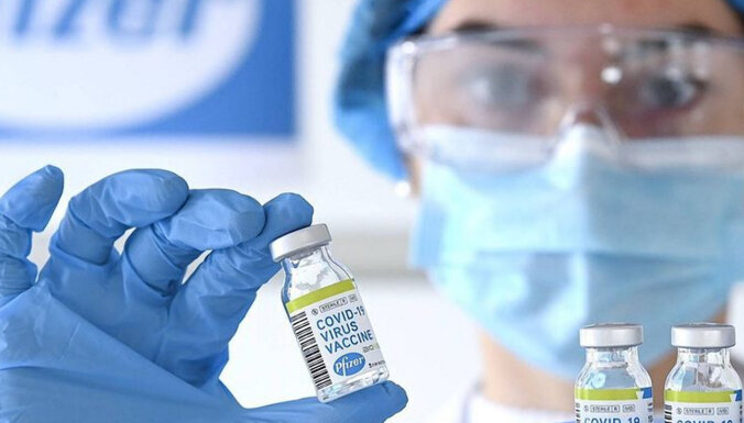 'BioNTech': Covid-19 vakcīnu pašreiz nav nepieciešams pielāgot vīrusa paveidiem