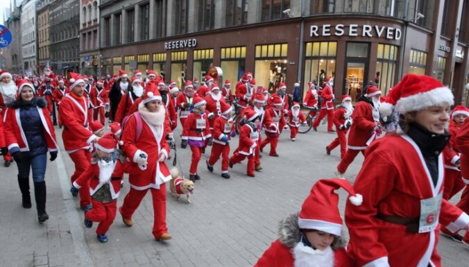11 декабря в Риге уже в 15-й раз пройдет забег Дедов Морозов