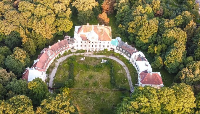 Te skolojās Latvijas labākās saimnieces. Greznā Kaucmindes muiža pārvēršas gruvešos