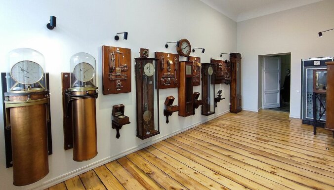 Šajā telpā 'glabāja' pareizu Rīgas laiku: LU muzejs atklāj jaunu astronomijas ekspozīciju