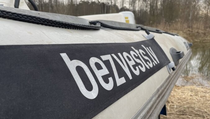Волонтеры Bezvests.lv нашли в реке утонувшую женщину