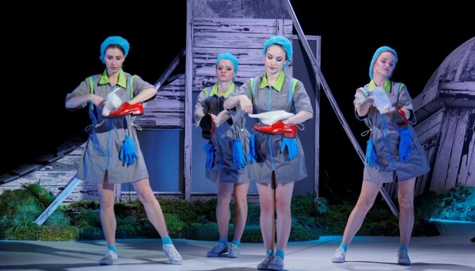 Daugavpils teātrī iestudēta pasaka pieaugušajiem 'Pa Laimes lāča pēdām'
