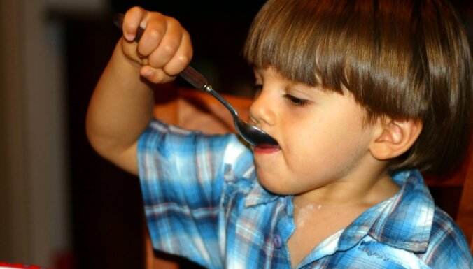 Valsts izstrādāti ieteikumi veselīgam uzturam bērniem vecumā no diviem līdz 18 gadiem