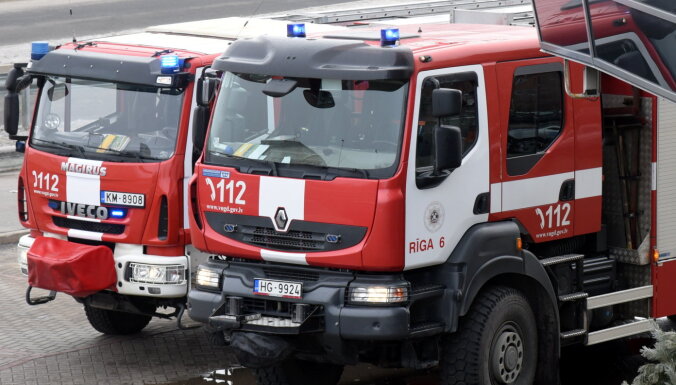 Ugunsgrēka dēļ ceturtdien no ēkas Brīvības gatvē Rīgā evakuēti 12 cilvēki