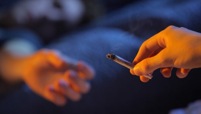 Autovadītājs Tukumā atzīstas policijai marihuānas smēķēšanā pirms sēšanās pie stūres