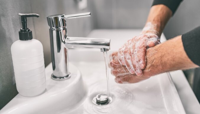 Опрос: 73% жителей Латвии недостаточно долго моют руки