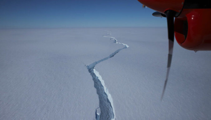 Гигантский айсберг площадью в четыре Риги откололся от Антарктиды