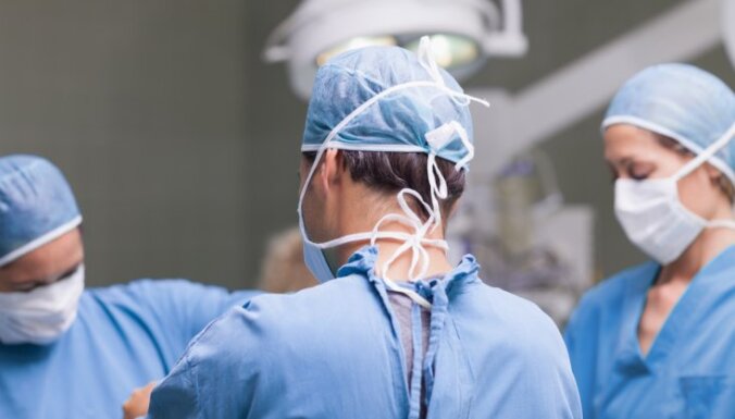 С апреля хирургам начнут доплачивать по 410 евро за онкологическую операцию